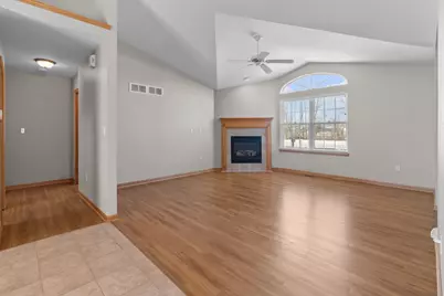 36 W Sedgemeadow St, Elkhorn, WI 53121 - Photo 8