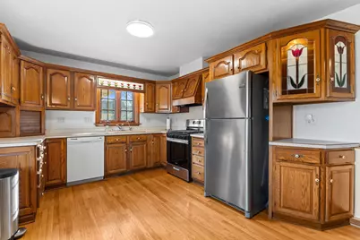 8828 N Navajo Rd, Bayside, WI 53217 - Photo 22