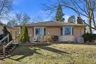 8828 N Navajo Rd, Bayside, WI 53217 - Photo 10