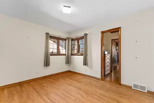 8828 N Navajo Rd, Bayside, WI 53217 - Photo 28