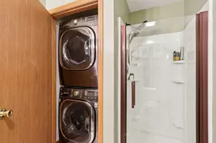 9213 S Aspen Dr, Oak Creek, WI 53154 - Photo 8