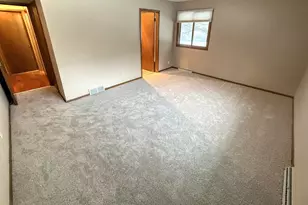 11025 N Balsam Tree Ct, Mequon, WI 53092 - Photo 8