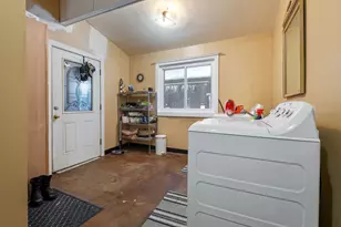 6151 S Miller Ln, New Berlin, WI 53146 - Photo 4