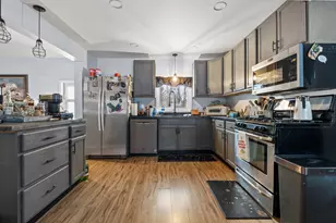 6151 S Miller Ln, New Berlin, WI 53146 - Photo 8