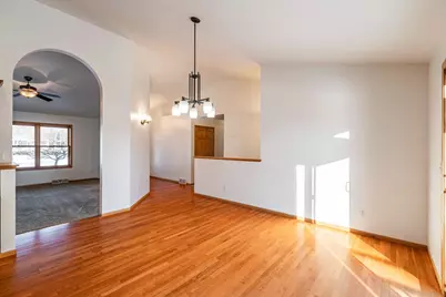 942  Oak Timber Dr, Onalaska, WI 54650 - Photo 8