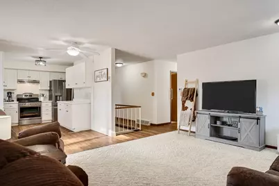 1211 W Circle Dr, Sparta, WI 54656 - Photo 8