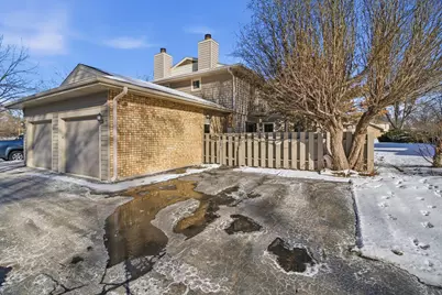 16370 W Coachlight Dr, New Berlin, WI 53151 - Photo 2