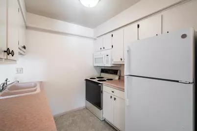 8530 W Waterford Ave #5, Greenfield, WI 53228 - Photo 8