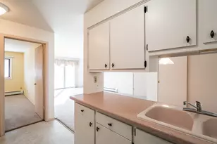 8530 W Waterford Ave, Greenfield, WI 53228 - Photo 10