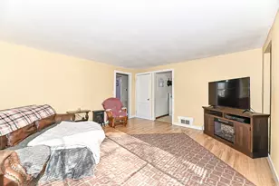 S77W15886 Woods Rd, Muskego, WI 53150 - Photo 12