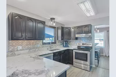 1822  Newberry Ln, Racine, WI 53402 - Photo 4