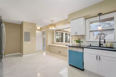 2020  Menomonee River Pkwy, Wauwatosa, WI 53226 - Photo 10