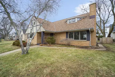 2020  Menomonee River Pkwy, Wauwatosa, WI 53226 - Photo 2