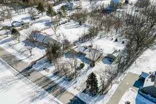 N69W27233 Hickory Chasm Dr, Lisbon, WI 53089 - Photo 4