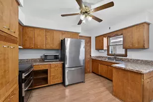 532 Rose Ann Dr, Burlington, WI 53105 - Photo 4