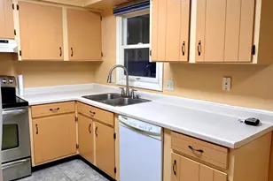 913 Chapel Hill Rd, Madison, WI 53711 - Photo 6