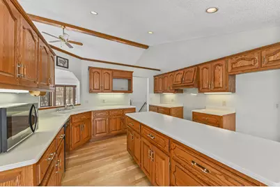 14591 W Fieldpointe Ct, New Berlin, WI 53151 - Photo 12