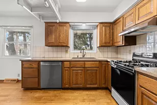 139 Debbie Ct, Waukesha, WI 53189 - Photo 6