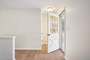 6936 N Braeburn Ln, Glendale, WI 53209 - Photo 4