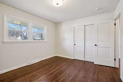 6936 N Braeburn Ln, Glendale, WI 53209 - Photo 20