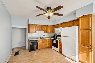 2557 N Gordon Pl, Milwaukee, WI 53212 - Photo 6