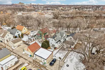 2557 N Gordon Pl, Milwaukee, WI 53212 - Photo 38