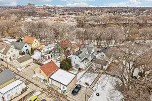 2557 N Gordon Pl, Milwaukee, WI 53212 - Photo 38