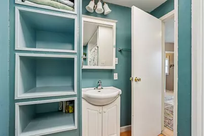 2557 N Gordon Pl, Milwaukee, WI 53212 - Photo 8