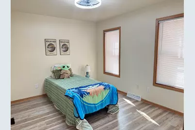 2210 N 15th St, Milwaukee, WI 53205 - Photo 10