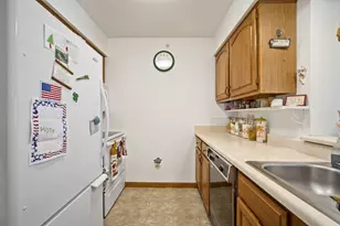 530 N Silverbrook Dr, West Bend, WI 53090 - Photo 6