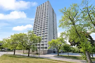 2525 S Shore Dr, Milwaukee, WI 53207 - Photo 4