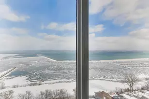 2525 S Shore Dr, Milwaukee, WI 53207 - Photo 38