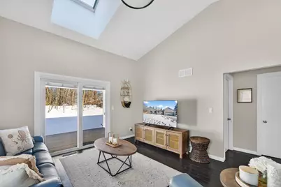 W133N8139  Danell Dr, Menomonee Falls, WI 53051 - Photo 4