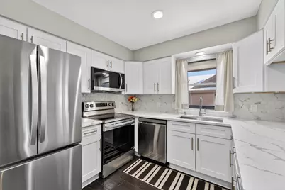 W133N8139  Danell Dr, Menomonee Falls, WI 53051 - Photo 10