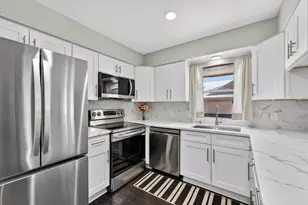 W133N8139 Danell Dr, Menomonee Falls, WI 53051 - Photo 10