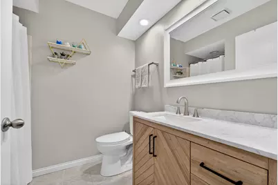 W133N8139  Danell Dr, Menomonee Falls, WI 53051 - Photo 20