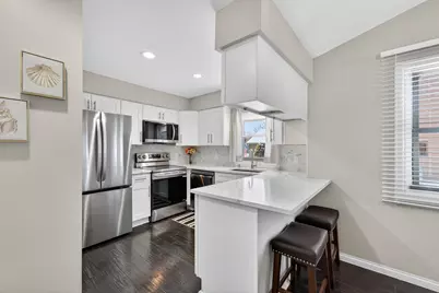 W133N8139  Danell Dr, Menomonee Falls, WI 53051 - Photo 8