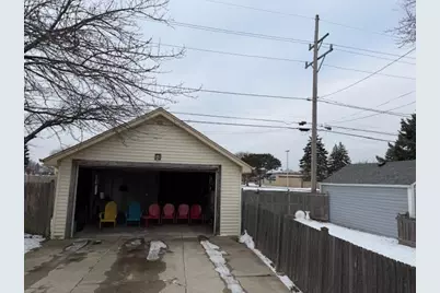 3757 S 56th St, Greenfield, WI 53220 - Photo 4