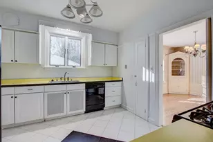 2225 E Woodstock Pl, Milwaukee, WI 53202 - Photo 12