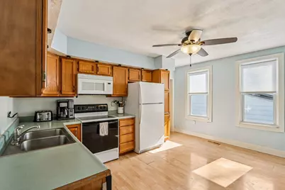 2557 N Gordon Pl, Milwaukee, WI 53212 - Photo 8