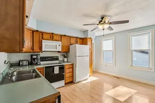 2557 N Gordon Pl, Milwaukee, WI 53212 - Photo 8