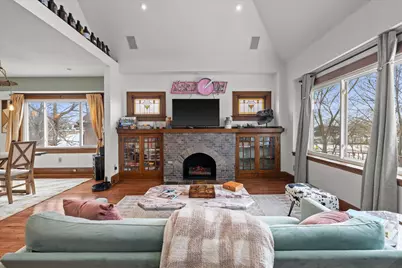 4418 N Bartlett Ave, Shorewood, WI 53211 - Photo 2