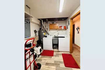 906  Villa Park Dr, West Bend, WI 53090 - Photo 26