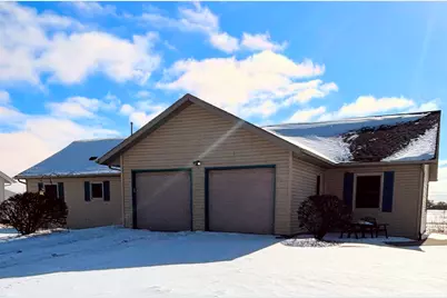 1633  Carlson Pl, Watertown, WI 53094 - Photo 2