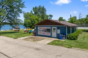 54 Lausanne Ct, Geneva, WI 53147 - Photo 2