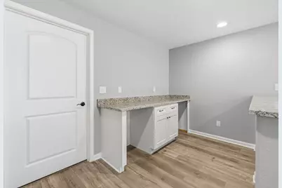 282  Lower Woodford Cir, West Bend, WI 53090 - Photo 32