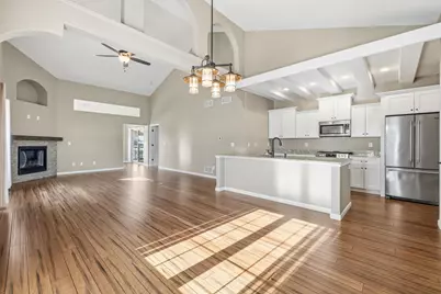 282  Lower Woodford Cir, West Bend, WI 53090 - Photo 10