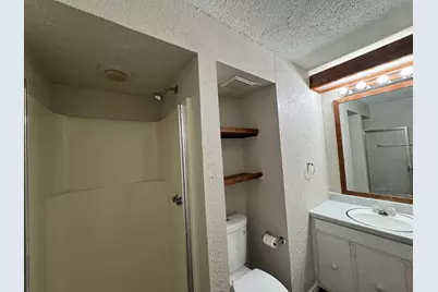 2109  Washington Ave Upper #2, Racine, WI 53403 - Photo 8