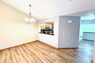 4864 S Forest Ridge Dr, New Berlin, WI 53151 - Photo 6