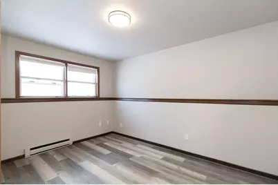 677 W 3rd Ave, Oshkosh, WI 54902 - Photo 6